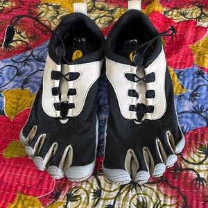 Vibram Fivefingers V-run Retro 40/8.5-9, womens